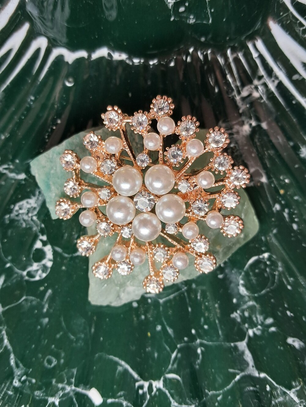 Faux Pearl & Rhinestone Starburst Brooch Pin (Goldtone) - Picture 7 of 8